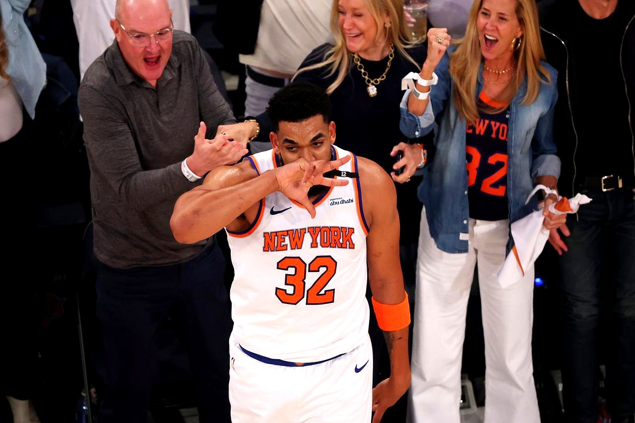 包含尼克斯碾压步行者,布拉德利关键制胜的词条 包含尼克斯碾压步行者,布拉德利关键制胜的词条