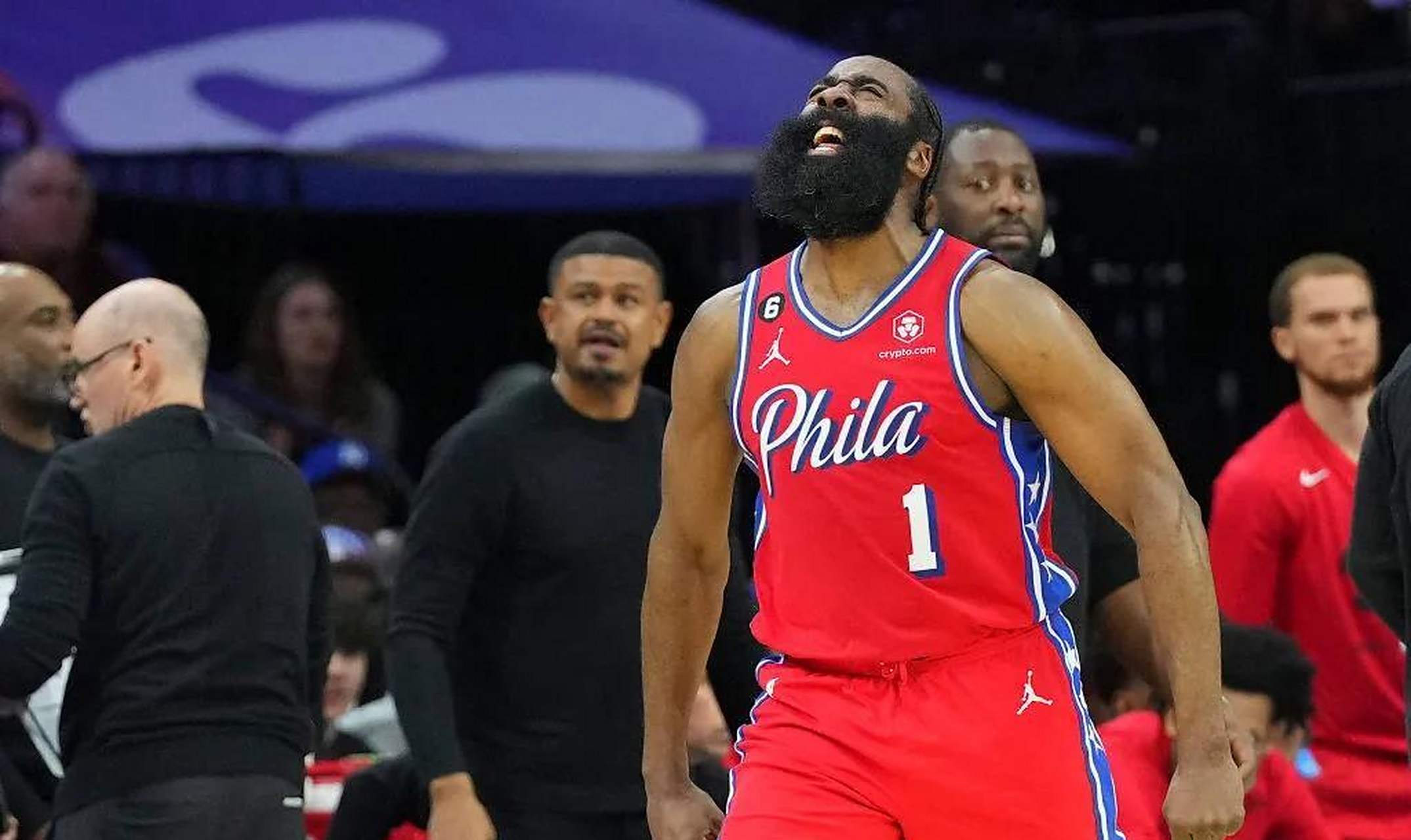 雄鹿B队爆冷凯尔特人，库里关键制胜