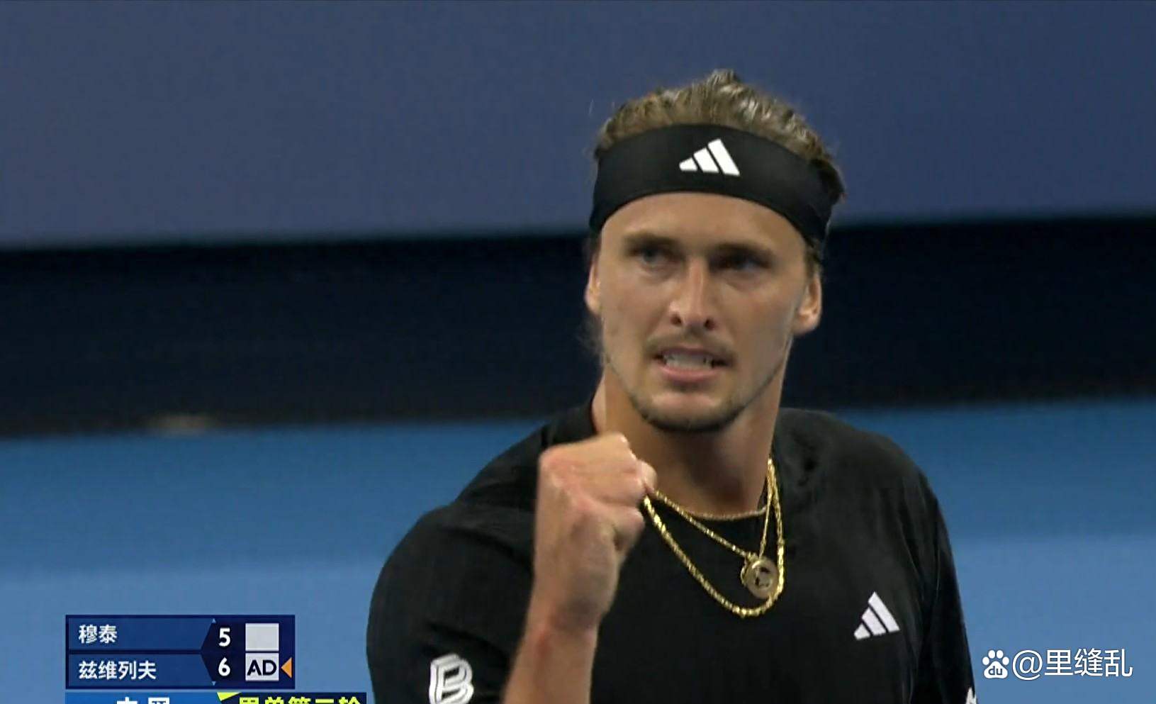 英国网球队鏖战意大利网球队，兹维列夫关键制胜的简单介绍