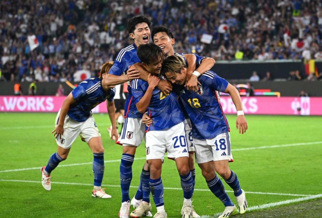 日本网球队逆转德国网球队，克耶高斯三分雨点燃全场的简单介绍