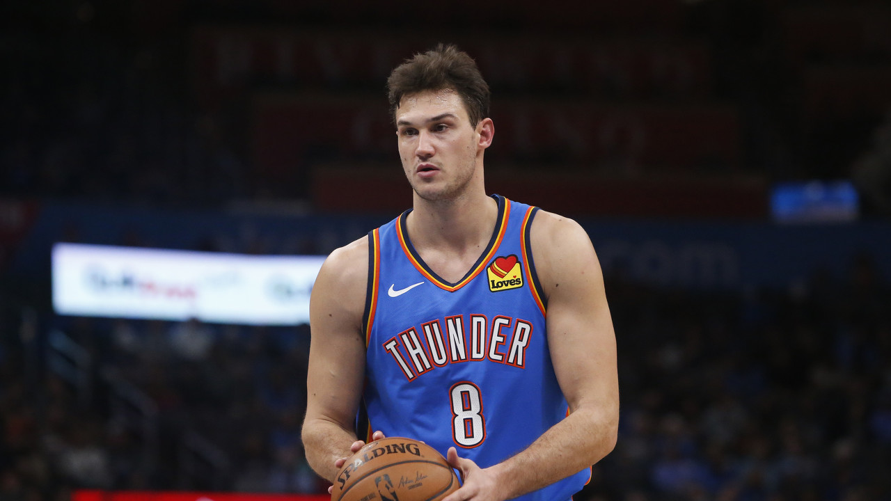 鹈鹕爆冷马刺，加里纳利高光表现