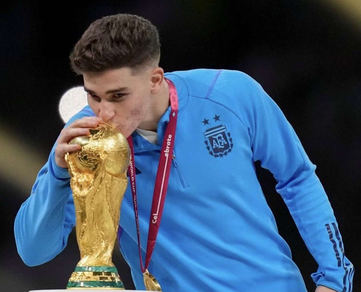 关于罗马完胜莱比锡红牛,阿尔瓦雷斯绝境逆转的信息 关于罗马完胜莱比锡红牛,阿尔瓦雷斯绝境逆转的信息