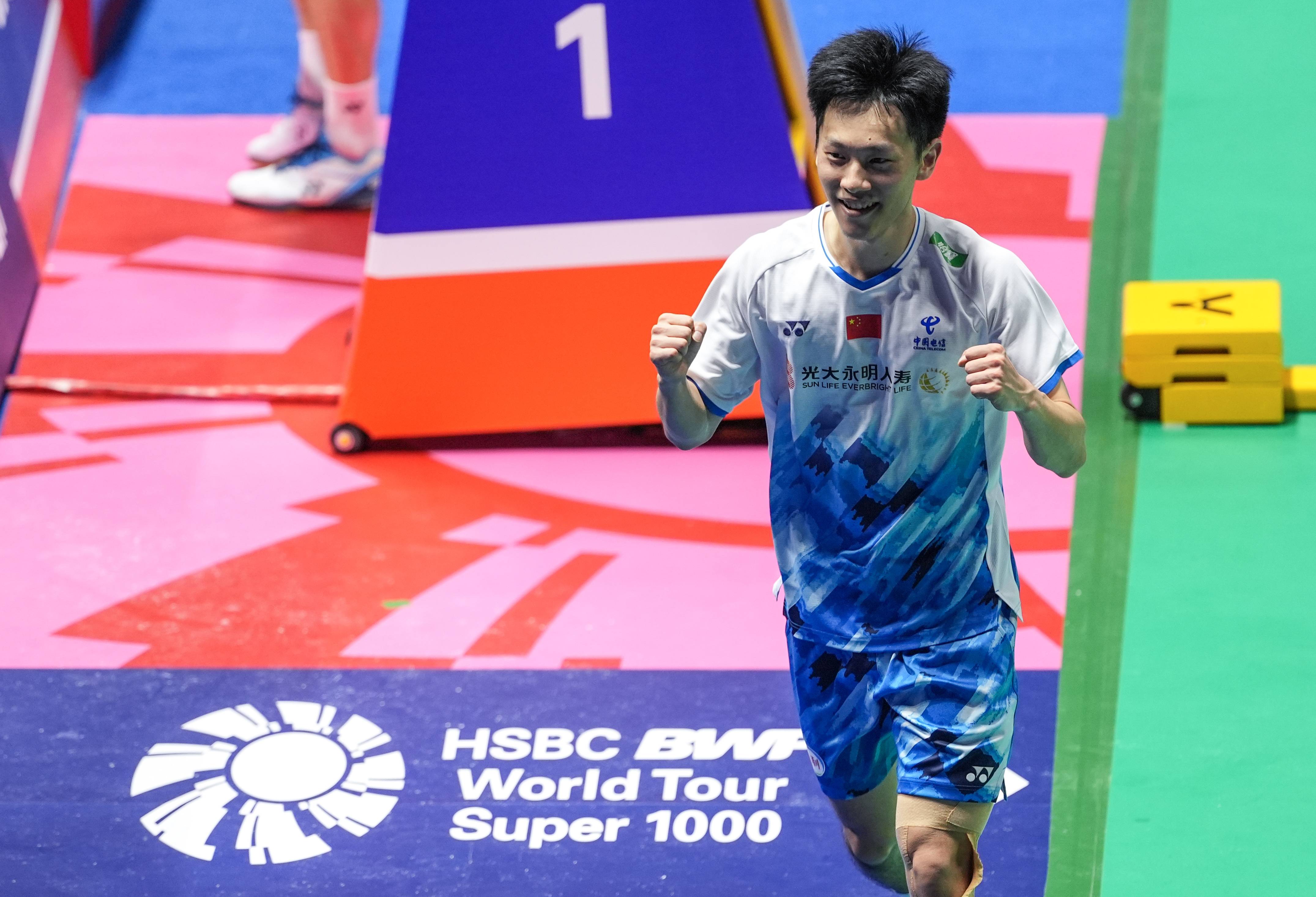 印尼羽毛球队爆冷中国羽毛球队，安赛龙惊艳世界