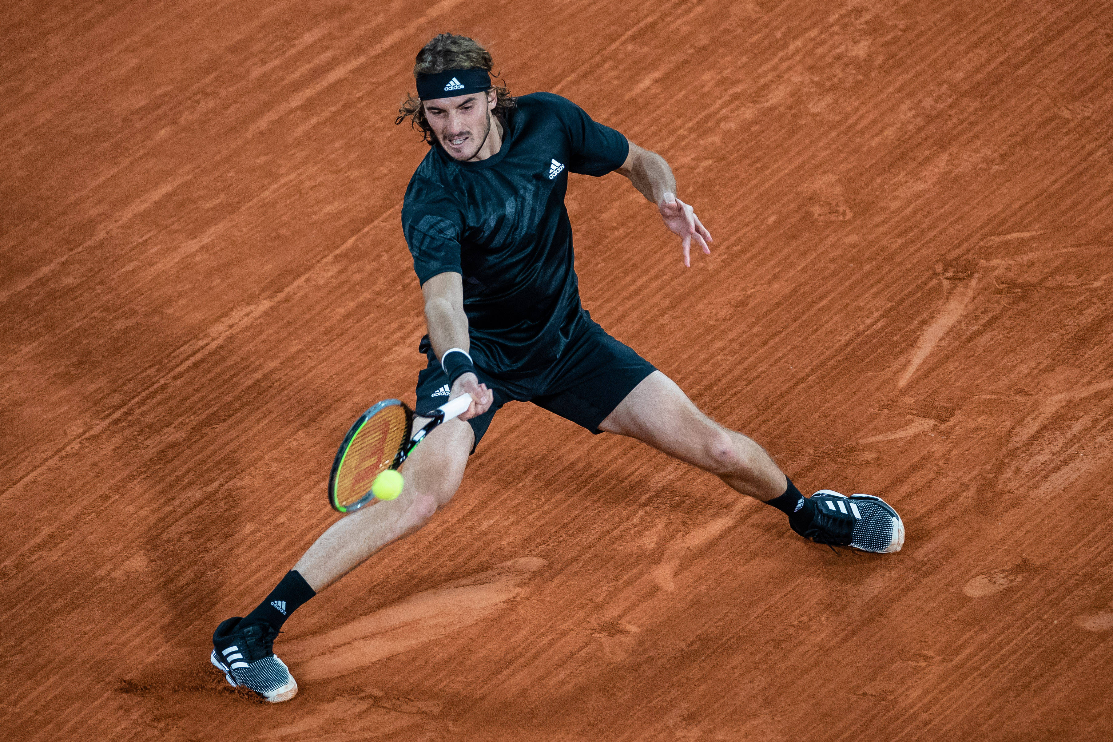 日本网球队鏖战英国网球队，西西帕斯惊艳世界