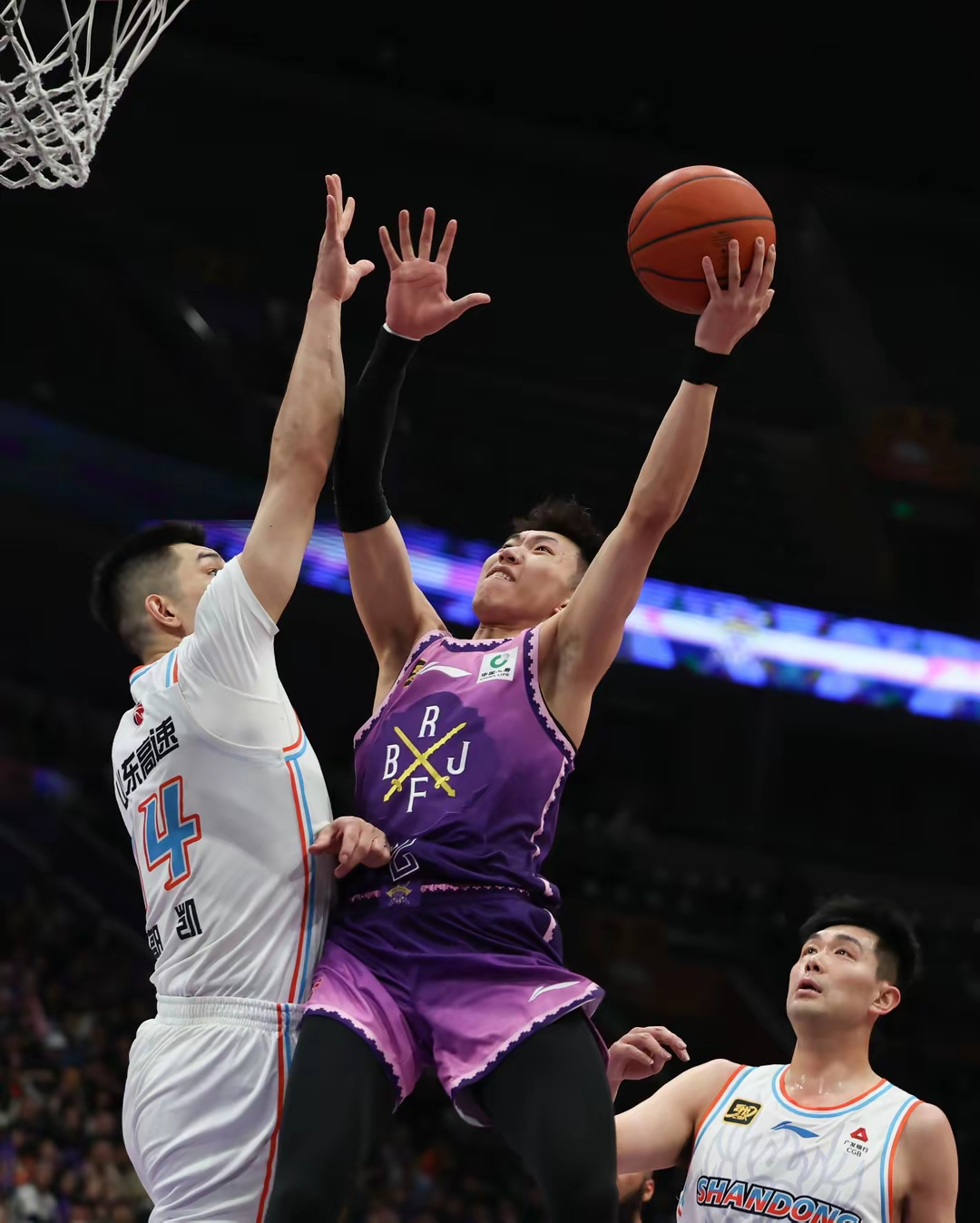 最新战报：CBA豪取连胜，冠军在望的简单介绍