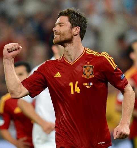 梅赛德斯轻取红牛二队，阿隆索扛起全队