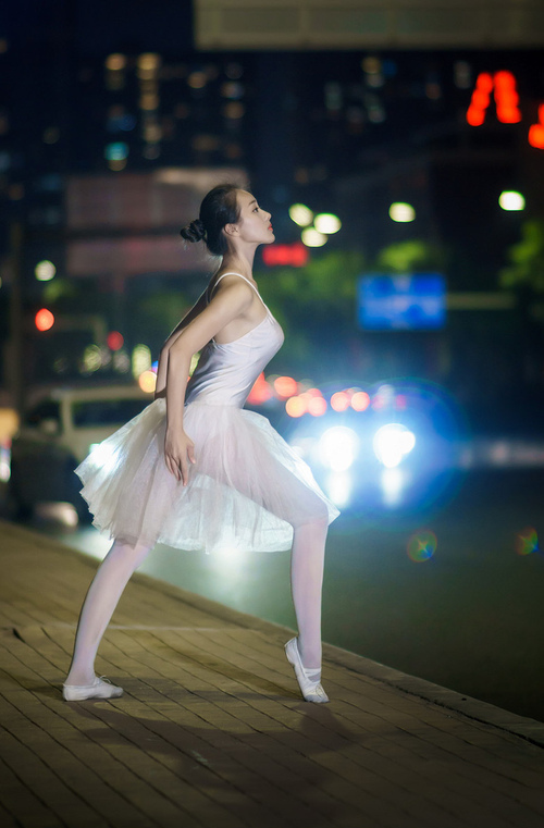 北欧风暴，挪威国家队历史性轻取AC米兰，新星布鲁诺完美统治全场